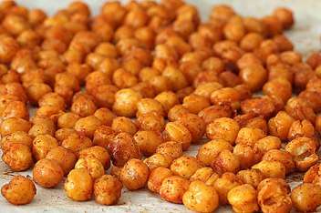 roasted-chickpeas-on-baking-sheet